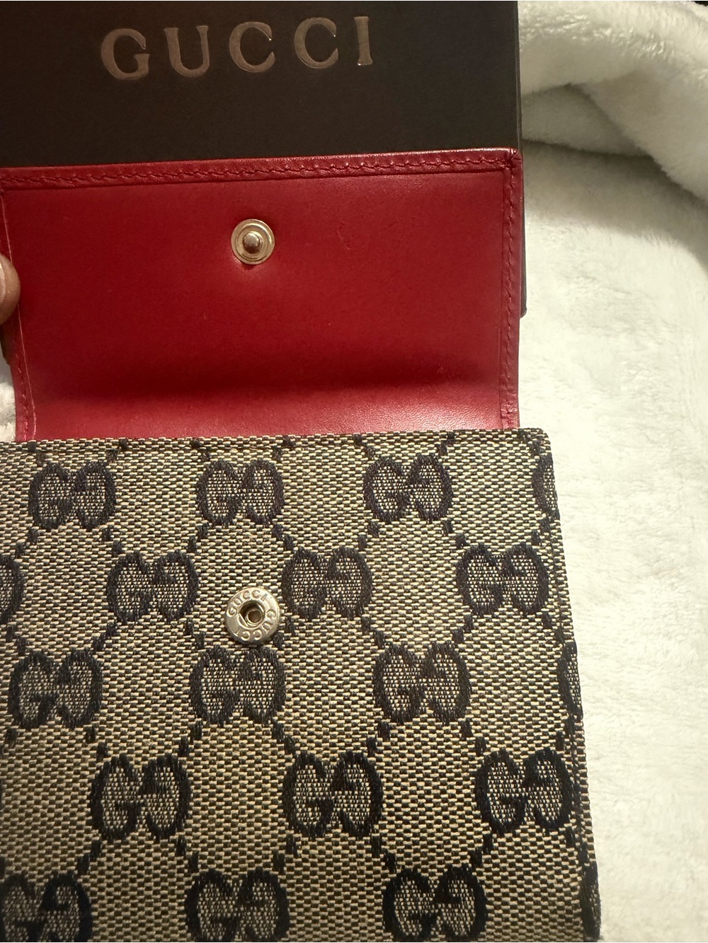 Gucci Beige GG Canvas Wallet with Red Interior - Picture 9 of 10